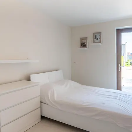 펜션 Brand New 3br House With Garden In Mariakerke