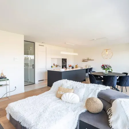 Дом отдыха Brand New 3br House With Garden In Mariakerke